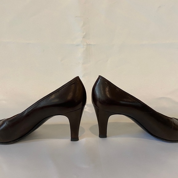 Vintage Chanel Two Toned Shoes with Logo on toe. - Picture 3 of 4